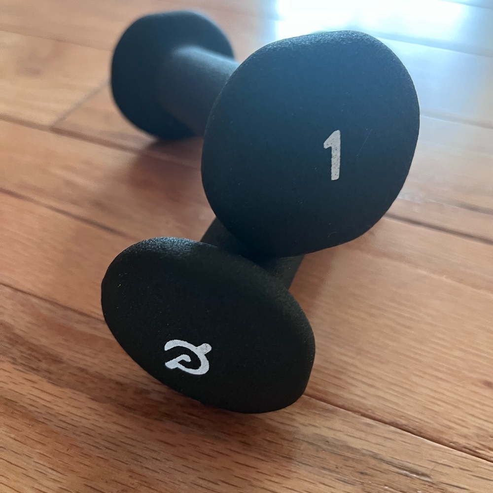 Peloton weights: 1lbs
